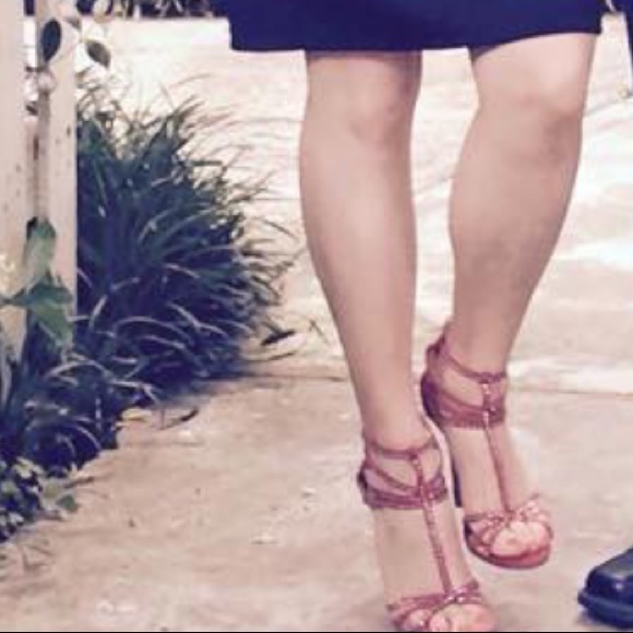 Sexy and Elegant Red-Strapped Heels - Picture 5 of 5